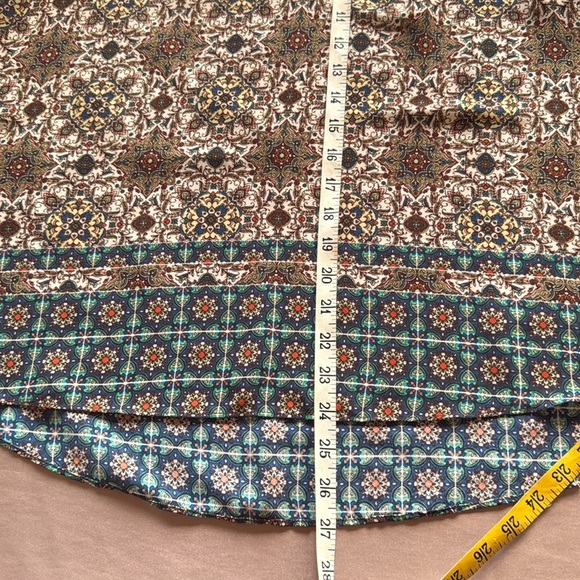 A. Byer Multi-hue Paisley Print Top Gold Keyhole Detail Open Sleeve Button Cuff - Picture 6 of 13